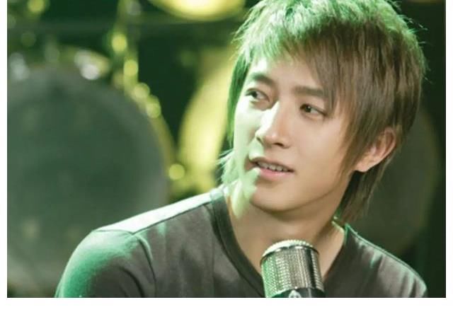 henry|韩庚、刘宪华合体再跳《super girl》，回忆杀惹众网友缅怀青春