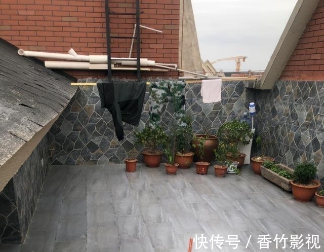 院子|相比较一楼带院子，我宁愿选顶层带露台，装玻璃洗衣房，多赚10㎡