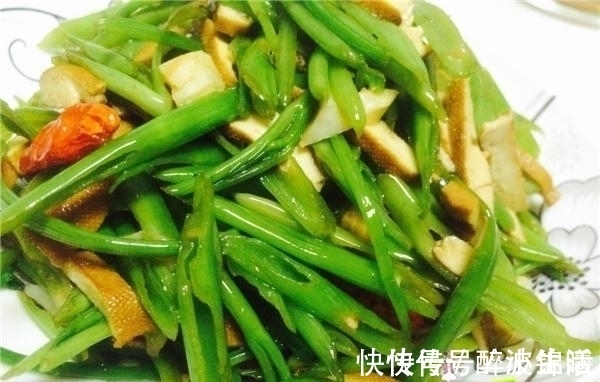 翻倍|别总是炒蒜泥空心菜了, 试试加它一起炒, 好吃翻倍, 孩子都爱