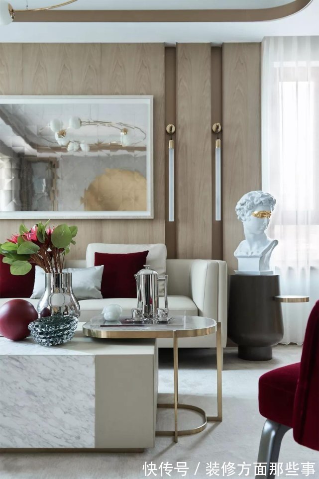 米洛什|210平红色是这个家的主角结合软装,带来安全感与舒