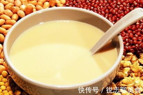 朋友们|做豆浆，豆子泡好别直接打！大厨教你一招，豆浆香浓细腻，特好喝