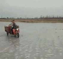 |搞笑GIF:我都不敢这么p,她却敢这么长!