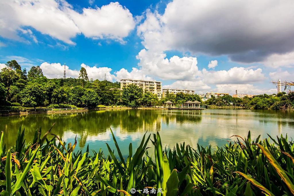 广州江心小岛，名气不大但风景秀丽，黄埔军校就在这