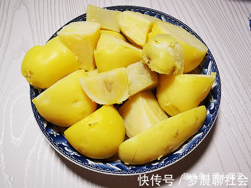 肠胃不好|蔬菜中的“养胃王”,肠胃不好的人要常吃,一蒸一拌,通便助消化