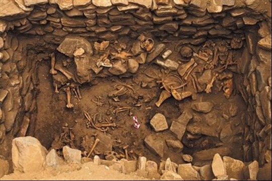 纪念死者有多种方式,而青铜时期的英国,选择的方式让人难以接受