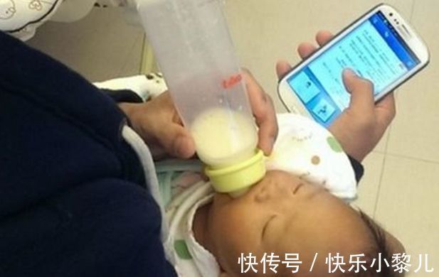 喂奶|宝爸用支架给娃喂奶,被宝妈打了一顿,网友:做了我没忍心做的事