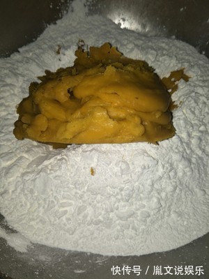 好吃|南瓜最新做法，不煎不炸还不煮，做出来筋道十足，太好吃了