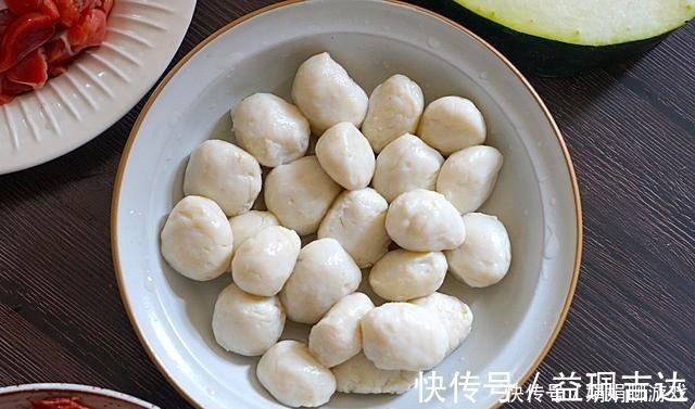 嫌弃|家里要来客,我去买了很多肉菜,却被嫌弃素菜少