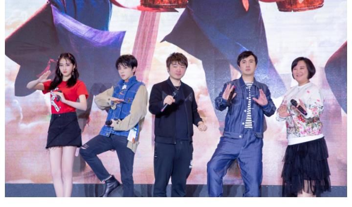 看了華晨宇參加雙十一晚會的好消息后，你就會發(fā)現(xiàn)，他一直在努力