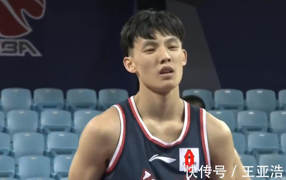 莱多|又是带病上阵!徐杰捂着胸口干咳,为何主教练杜锋只用8人轮换?