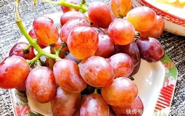 原来葡萄不能只用盐水洗!果贩教你一招,干净清爽,连皮都能吃