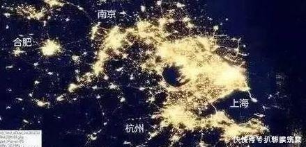 卫星 从卫星上看东亚的夜景，对比三个时期的中日韩三国差距