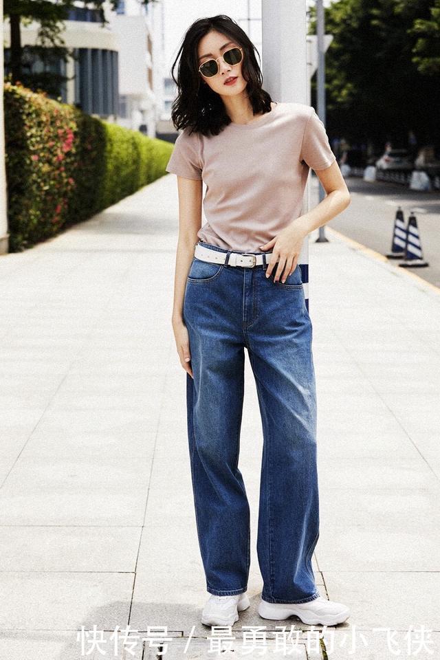 真正精致的女人，穿t恤很少配牛仔裤，这样穿才高级，优雅又气质