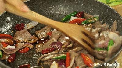 爆炒|家常菜中的补血佳品,爆炒猪肝,养肝明目还补铁,味道也是嘎嘎的