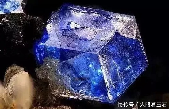 宝石界的“蓝色妖姬”，品种稀少又珍贵，你知道是谁吗？