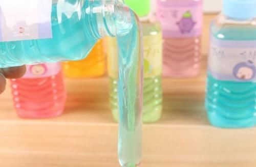 家长|有毒的玩具:孩子喜爱的“假水”,是解压神器还是“坑娃神器”?