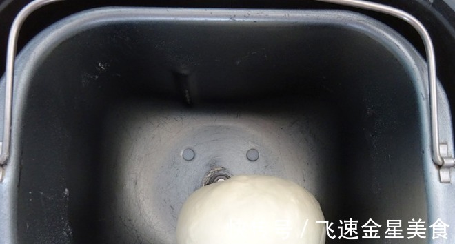 小方块|入秋了，早餐点心这么做，暄松柔软，一咬满口香，老少都爱吃！