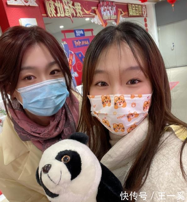 中国女排|朱婷现身拜年!袁心玥变身萌妹子!女排1国手送祝福被赞炫妹狂魔