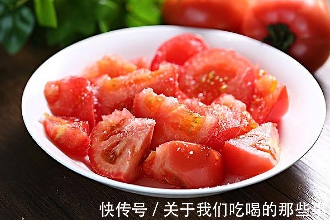 食盐|做糖拌西红柿,直接撒白糖就错了,多加1样料,鲜甜可口,没酸味