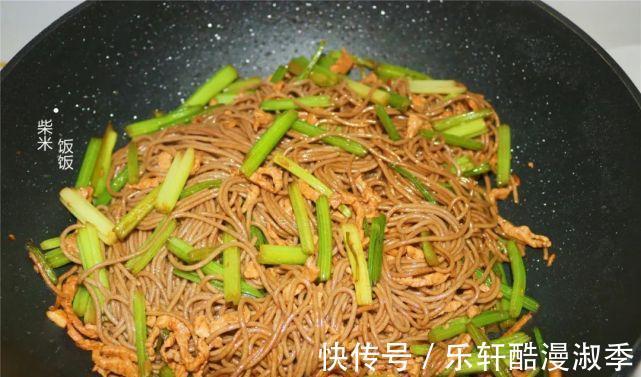 家常|夏季晚餐不用愁,这样做简单又省事,低脂还饱腹,我家常做