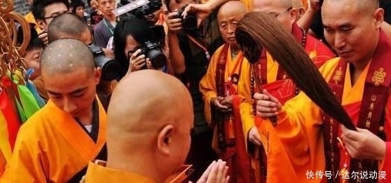 拂尘是道家法器,为何太监手里总要拿个拂尘?其实这东西是印度人发明的