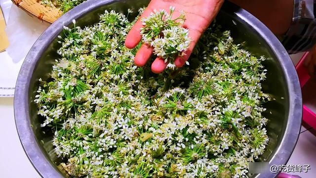 韭花酱|入秋后，遇到此菜别手软，放得越久越好吃，饭前来一碟，比肉还香