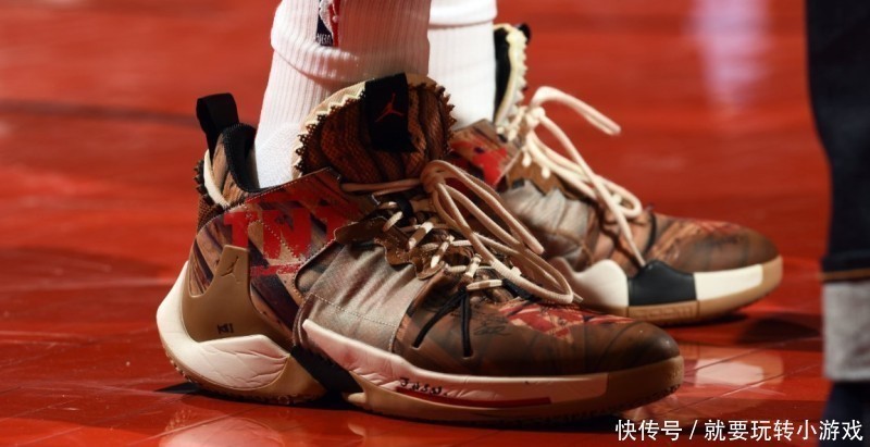 zoom 球鞋上脚回顾!詹姆斯上脚LeBron 7,莫兰特老人鞋“足力健”PG4