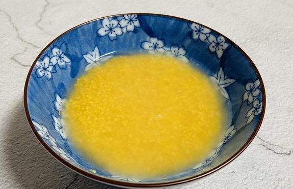 做好|熬小米粥,下锅煮前做好“2点”,米粥香浓米油多,教你正确做法