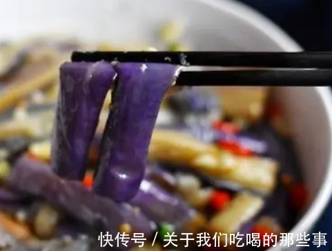 小米椒|伏天多吃蒸茄子，教你2招，茄子不发黑，清爽不油腻，好看又好吃