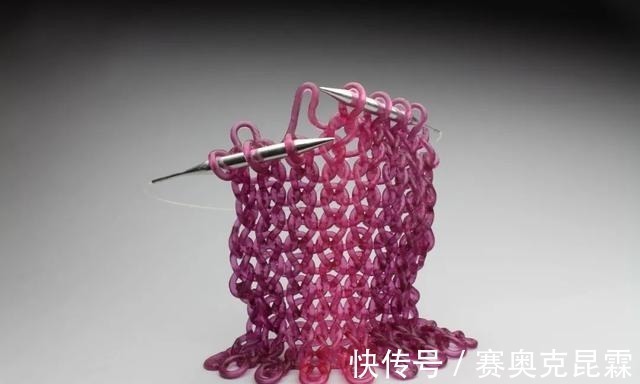色彩#她是用玻璃雕塑“织毛衣”的第一人,这质感极其逼真!手太牛逼了