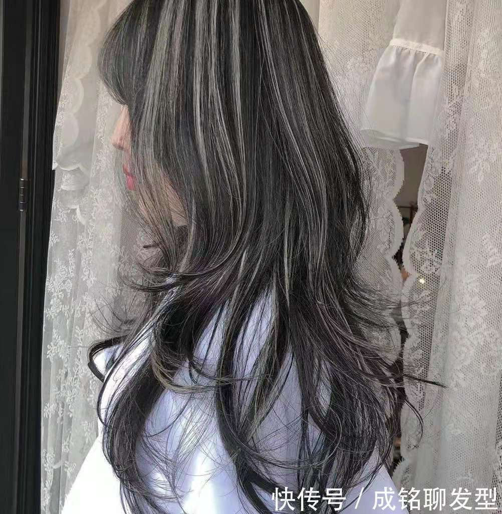 发束|还在为白发多而发愁?这些网红却专门染花白发,的确很潮的感觉