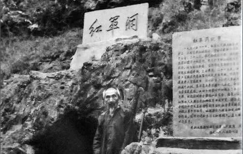 师政委|他18岁就当上了师政委,授衔仪式上仅被授予少将,这是为何