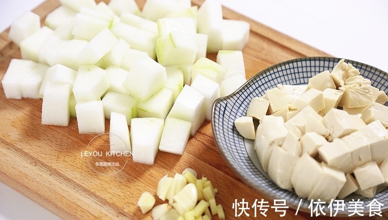 大肚腩|冬瓜和豆腐一起烩，成本不到5块钱，减肥时多吃，大肚腩越来越小