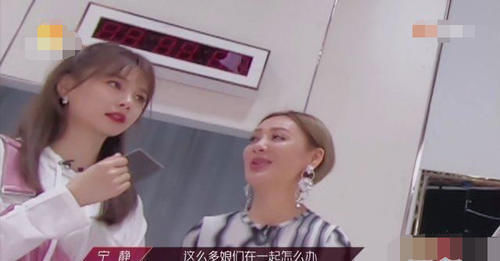 宁静化身美食博主做折耳根炒腊肉,一通操作后发现没放折耳根