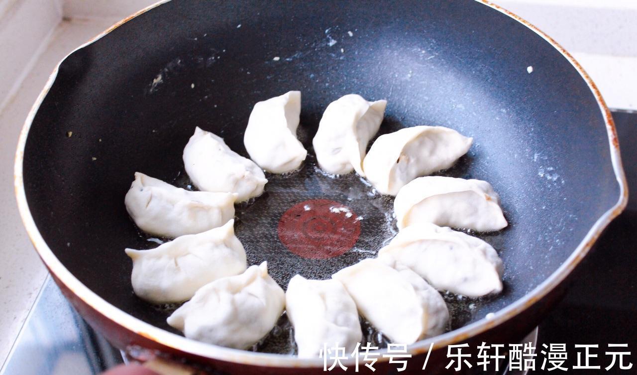 多汁|茄子青椒素锅贴 ,外酥里嫩,美味多汁
