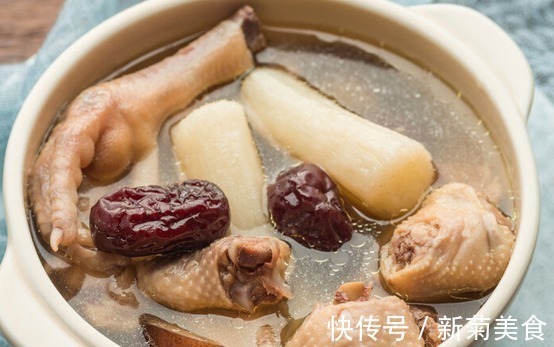 炖鸡汤时,先焯水还是直接炖教你正确方法,鸡汤鲜美好喝还不腥