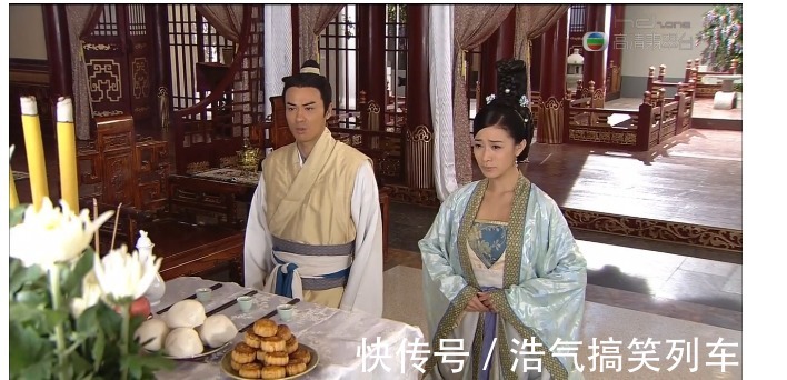 发髻 宫心计:刘三好的首饰:孔雀开屏项链、蓝水钻金钿、蝴蝶大袖衫