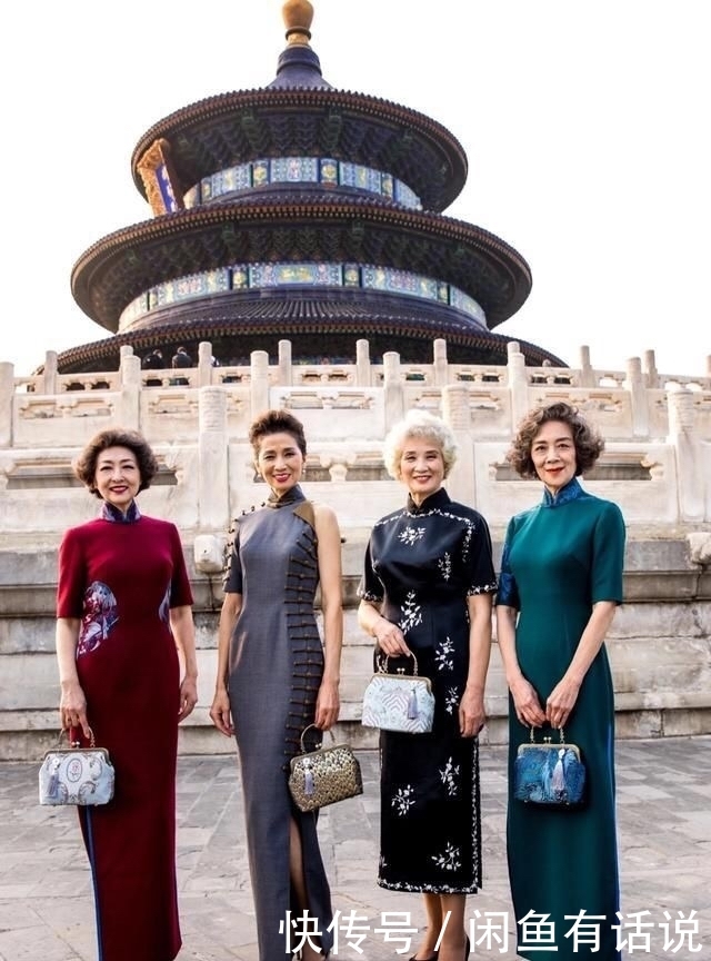 奶奶们|“时髦奶奶团”真长脸,穿一身旗袍美成街头风景,优雅老去的榜样