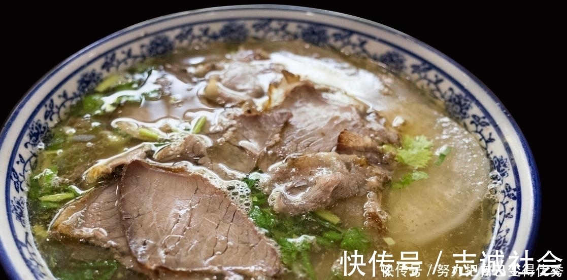 吃起来|炖牛肉时，多加2样调料，肉炖出的味道，吃起来软烂又很香