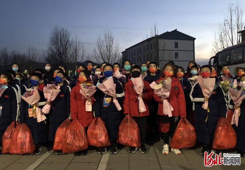 开幕式|回家啦！参加开幕式的马兰花合唱团小朋友们回到阜平