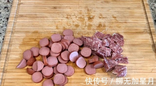 炒饭这样做,大人孩子都爱吃,搭配咸肉和蔬菜,营养又美味!