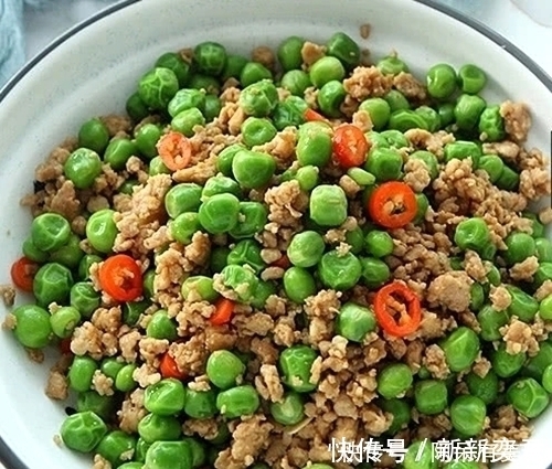 黄豆芽|刚端上桌的饭菜,馋得家人抢着吃,被一扫而光!常吃抗菌身体壮!