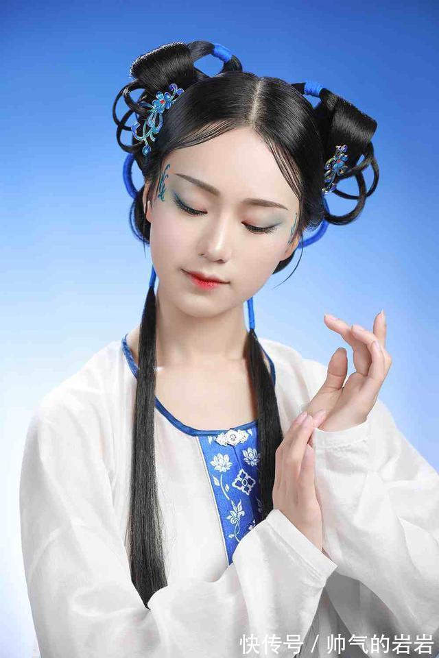 玄晖#原创诗八首·扁舟载得南风便,吹向西湖满地飞