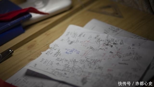 学霸“草稿纸”走红，工整字迹引众人称赞，自律的孩子都很优秀