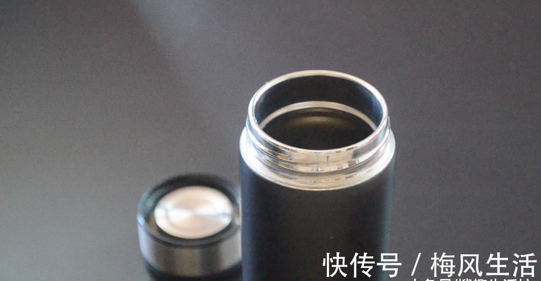 保温杯太深不好清洗, 教你一招, 不用洗涤剂, 细菌污垢洗得干干净净