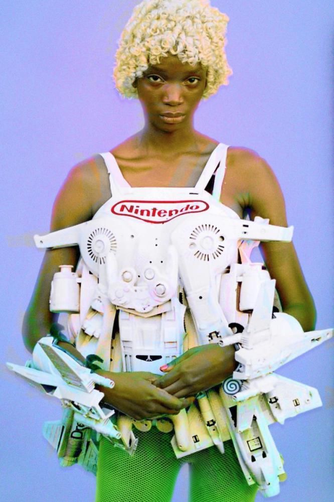 他把小时候偷看到的东西变成了今天的时尚