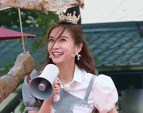 奔跑吧 李晨为baby撑起“泥巴伞”时,还记得她的反应怕是忘了有镜头吧