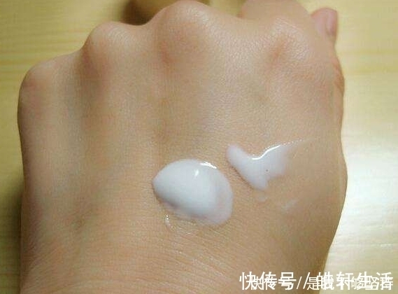 面霜|女人擦乳液,还要再擦“面霜”吗?总有人搞错,难怪皮肤那么不好
