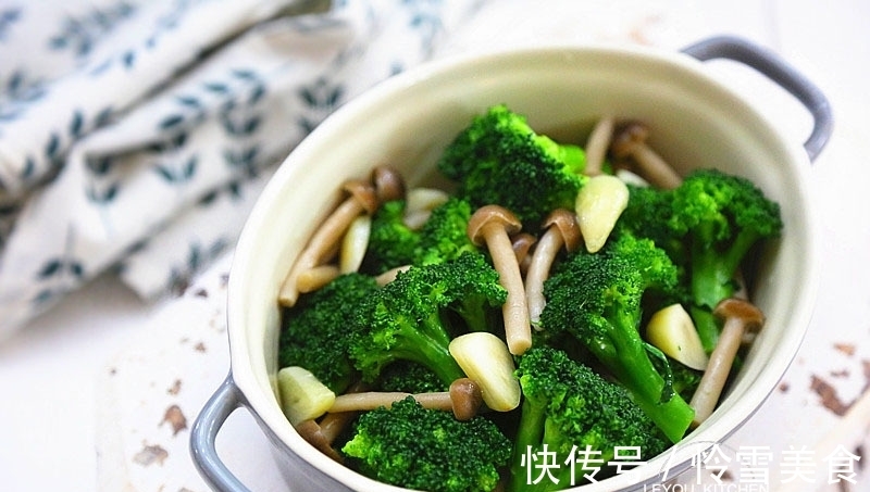 常吃|没怎么调味，却很鲜美的一道菜，热量不高，常吃大肚腩越来越小