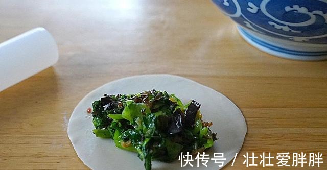 青菜|三伏天，这包子味道太香了，皮薄馅多又营养，一口一个真解馋！